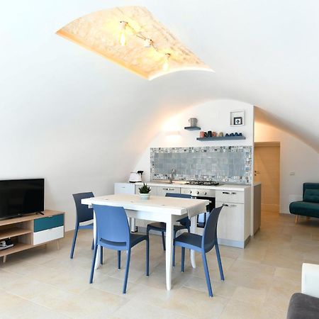 La Scala Del Borgo Apartment Cisternino Bagian luar foto